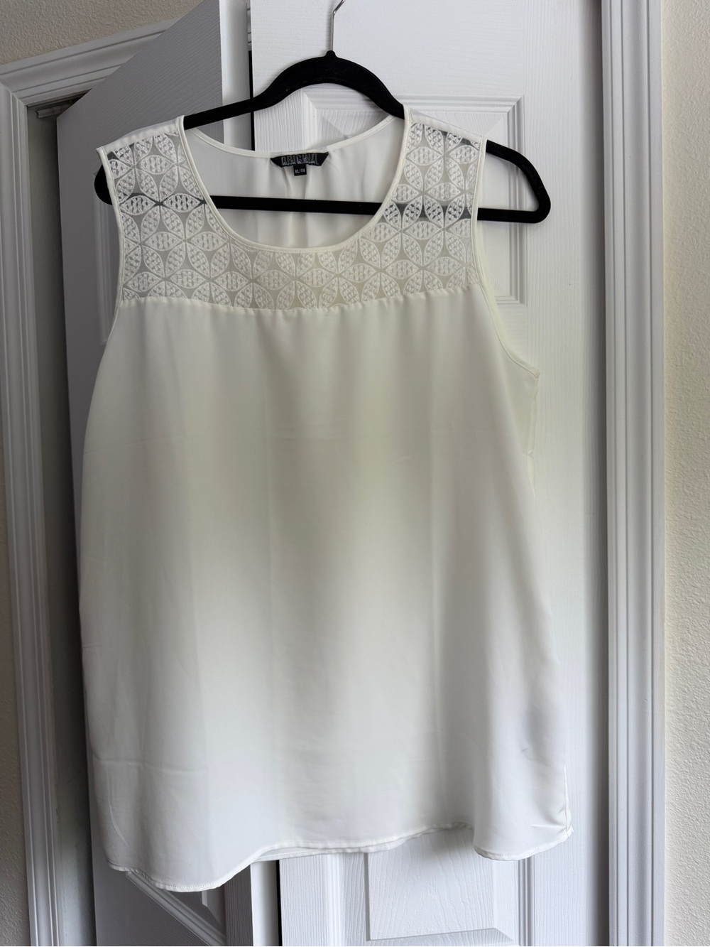 Nicole Miller White Lace Yoke Sleeveless Camisole